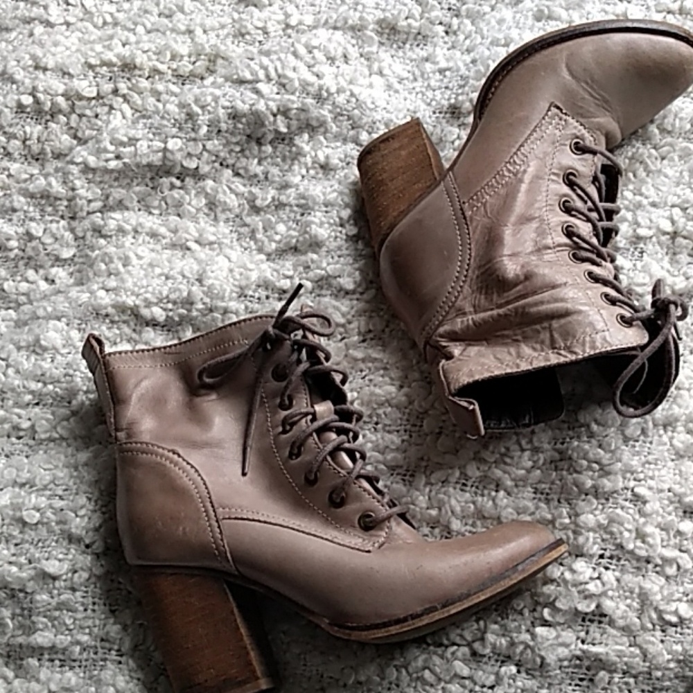 Steve madden lace up boots